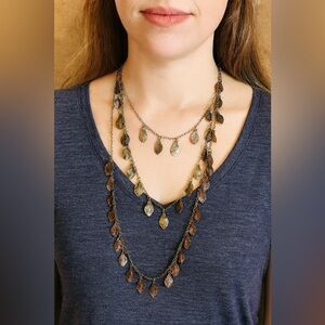 🩶💛Elegant Tritone Multilayer Leaf Necklace🩶💛/EUC